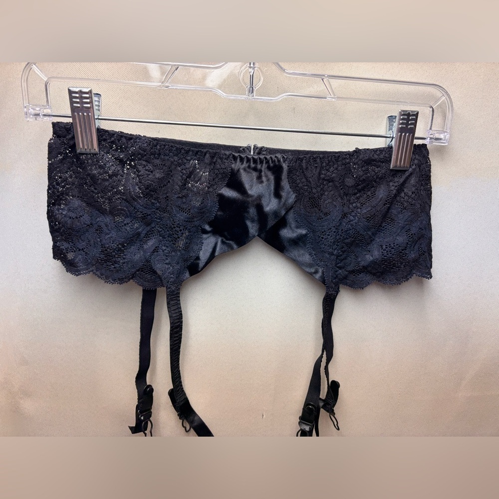 Victoria's Secret Vintage 90’s  Black
Lace Garter Size Medium/Large